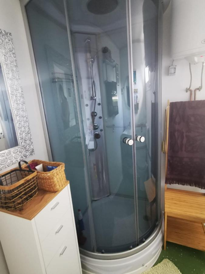 Studio Apartment Rosemary ロヴィニ エクステリア 写真